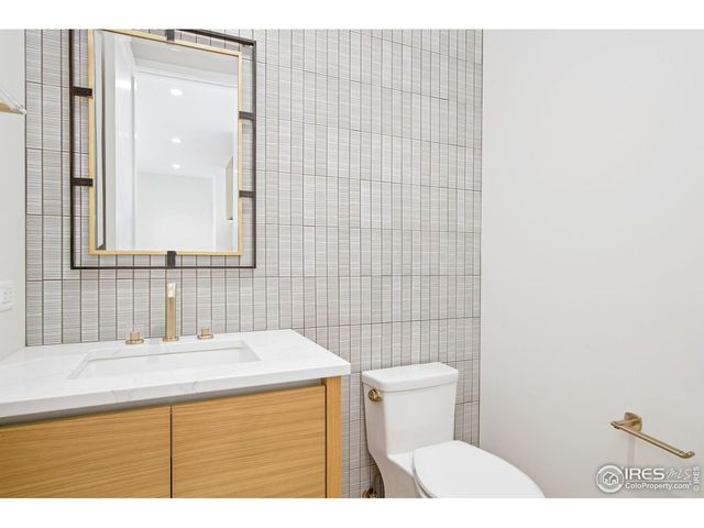 205 E 6th St 400, Loveland, CO 80537