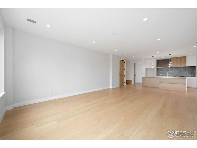 205 E 6th St 400, Loveland, CO 80537