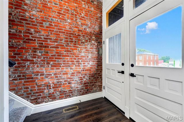 6827 Minnesota Avenue, St Louis, MO 63111