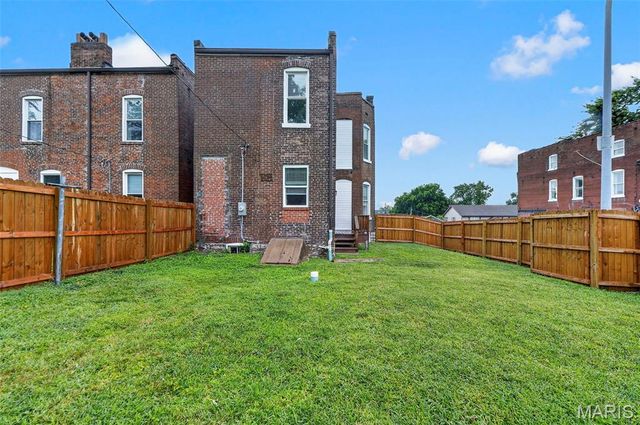 6827 Minnesota Avenue, St Louis, MO 63111