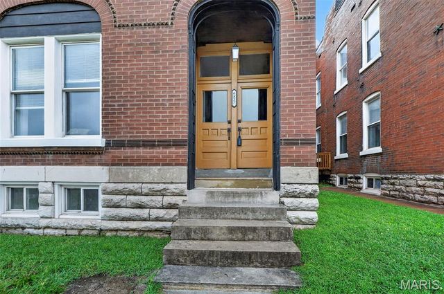 6827 Minnesota Avenue, St Louis, MO 63111