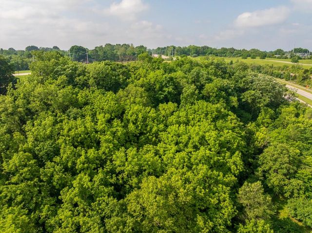 10401 View High Drive, Kansas City, MO 64134