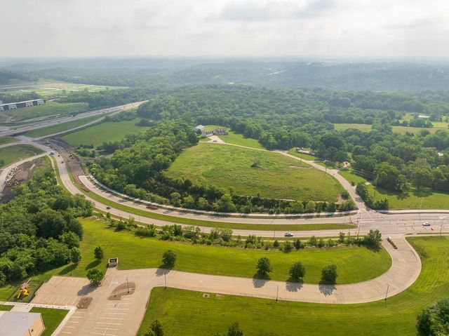 10401 View High Drive, Kansas City, MO 64134