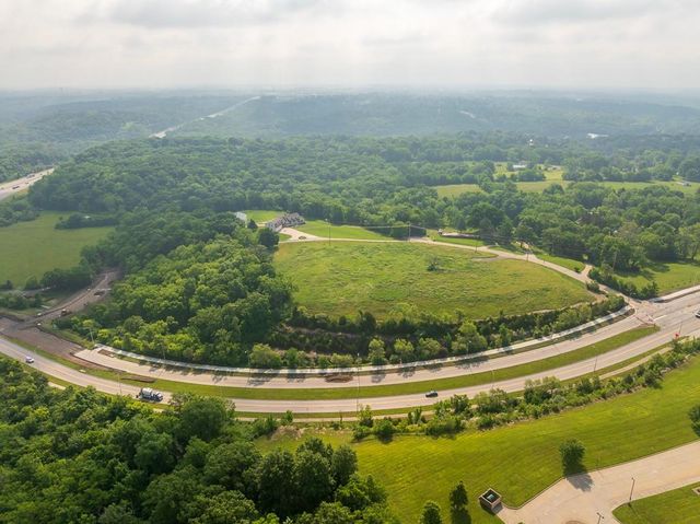 10401 View High Drive, Kansas City, MO 64134