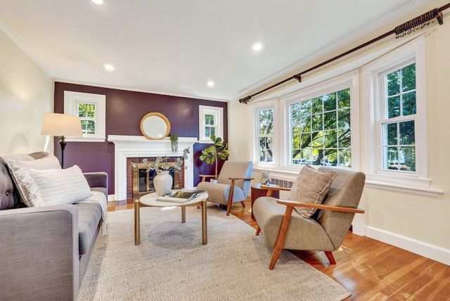 8 Sunnyfield Road, Bedford, MA 01730