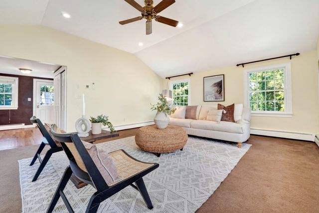 8 Sunnyfield Road, Bedford, MA 01730