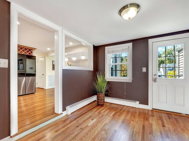 8 Sunnyfield Road, Bedford, MA 01730