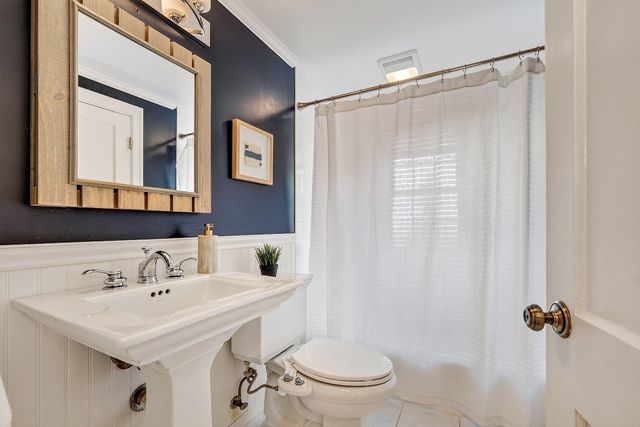 8 Sunnyfield Road, Bedford, MA 01730
