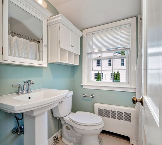 8 Sunnyfield Road, Bedford, MA 01730