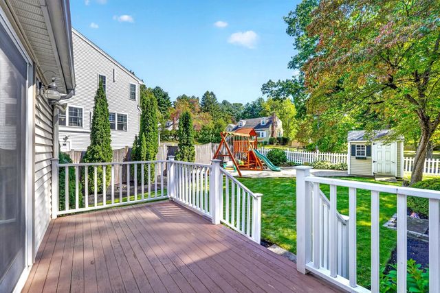 8 Sunnyfield Road, Bedford, MA 01730