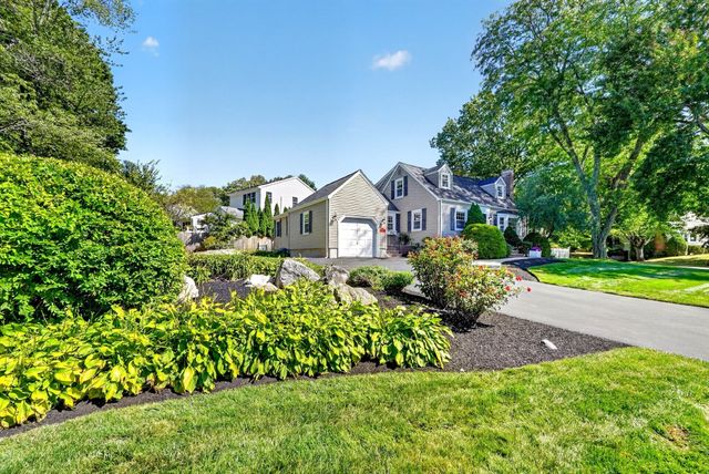 8 Sunnyfield Road, Bedford, MA 01730