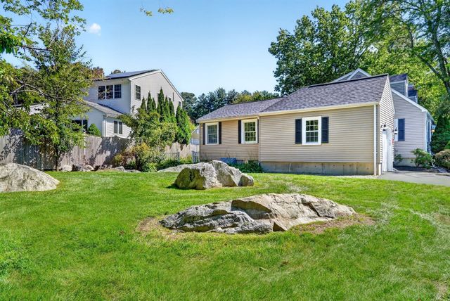 8 Sunnyfield Road, Bedford, MA 01730