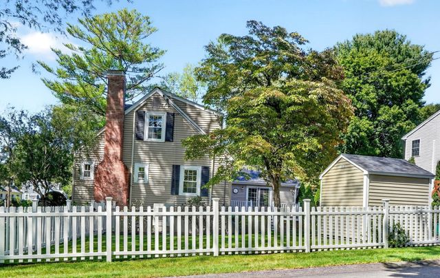 8 Sunnyfield Road, Bedford, MA 01730