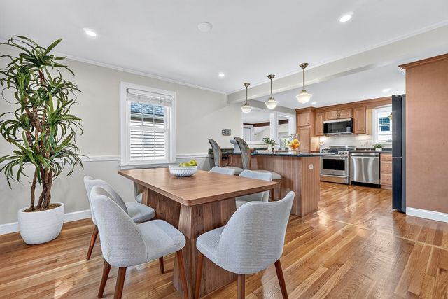 8 Sunnyfield Road, Bedford, MA 01730