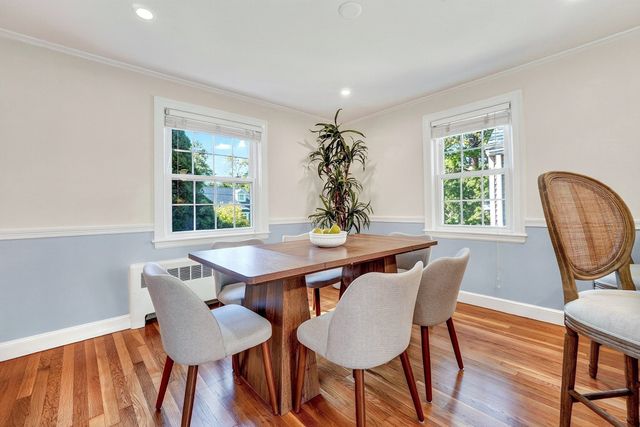 8 Sunnyfield Road, Bedford, MA 01730