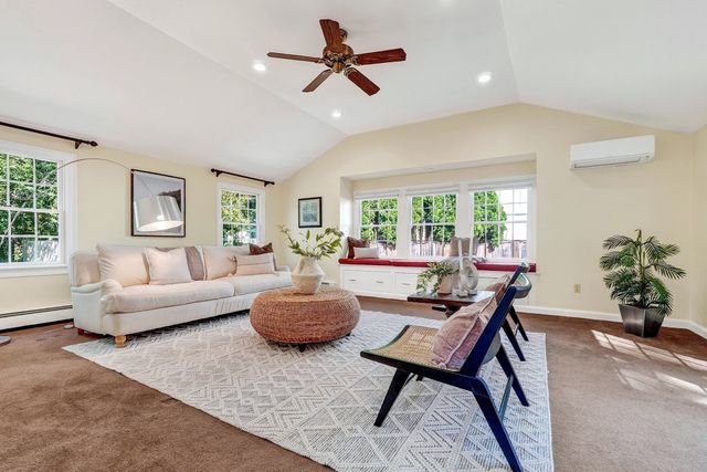 8 Sunnyfield Road, Bedford, MA 01730