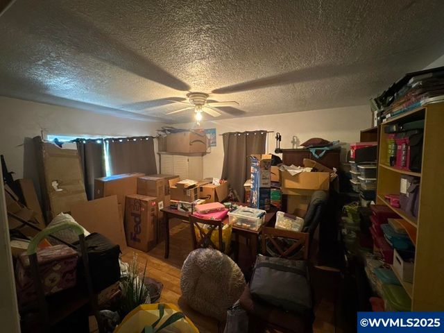 4220 Sunnyview Rd NE, Salem, OR 97305
