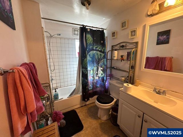 4220 Sunnyview Rd NE, Salem, OR 97305