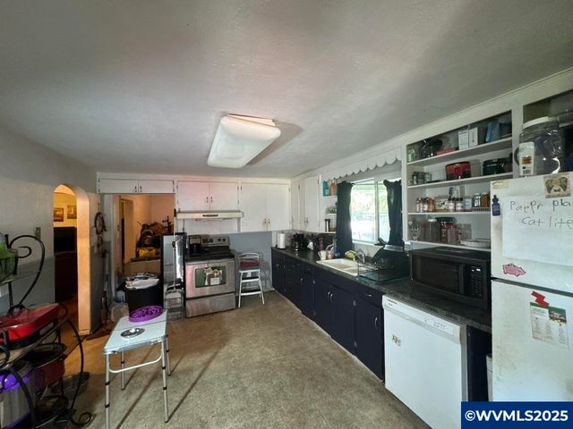 4220 Sunnyview Rd NE, Salem, OR 97305