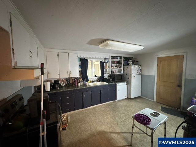 4220 Sunnyview Rd NE, Salem, OR 97305