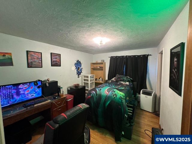 4220 Sunnyview Rd NE, Salem, OR 97305