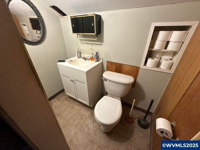 4220 Sunnyview Rd NE, Salem, OR 97305