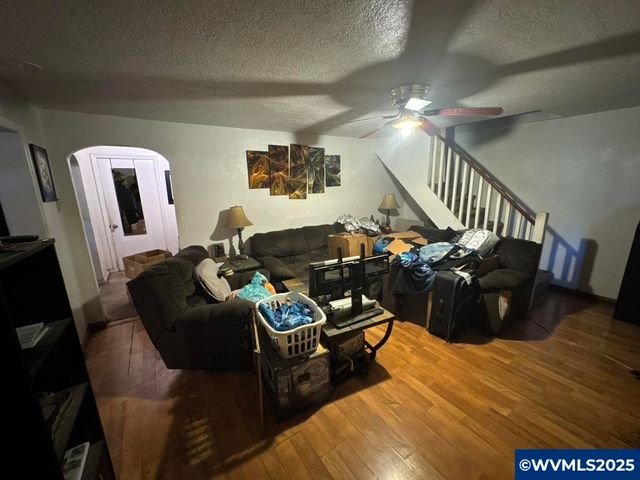 4220 Sunnyview Rd NE, Salem, OR 97305