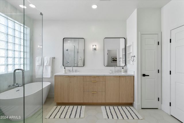 1084 E SUSAN Lane, Tempe, AZ 85288