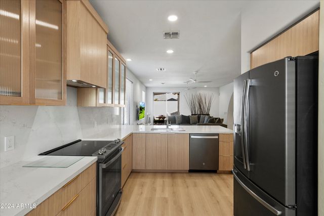 1084 E SUSAN Lane, Tempe, AZ 85288