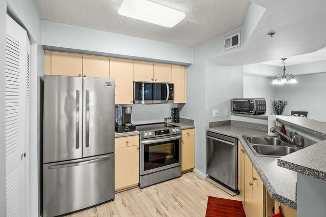 3721 NW Mediterranean Lane 8-304, Jensen Beach, FL 34957