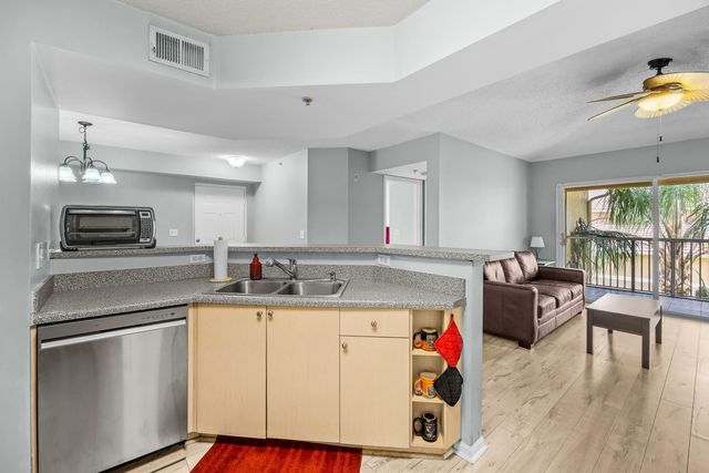 3721 NW Mediterranean Lane 8-304, Jensen Beach, FL 34957