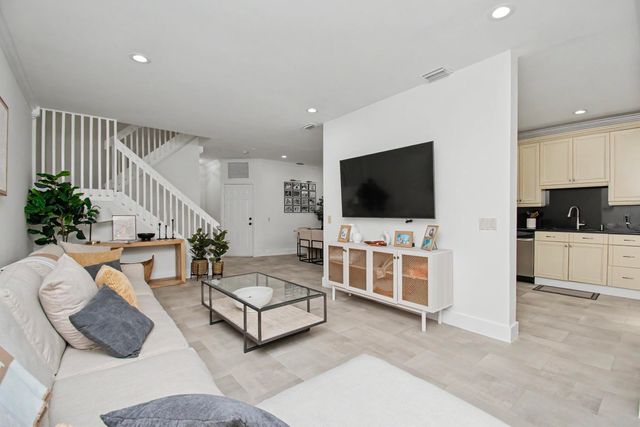 6744 Via Regina, Boca Raton, FL 33433