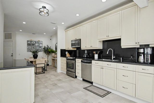 6744 Via Regina, Boca Raton, FL 33433
