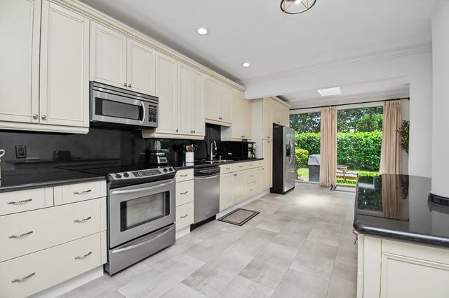 6744 Via Regina, Boca Raton, FL 33433