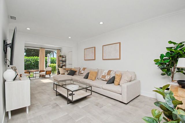 6744 Via Regina, Boca Raton, FL 33433