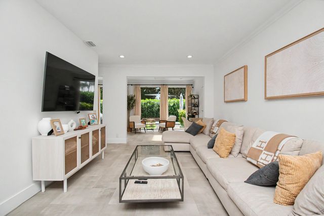 6744 Via Regina, Boca Raton, FL 33433