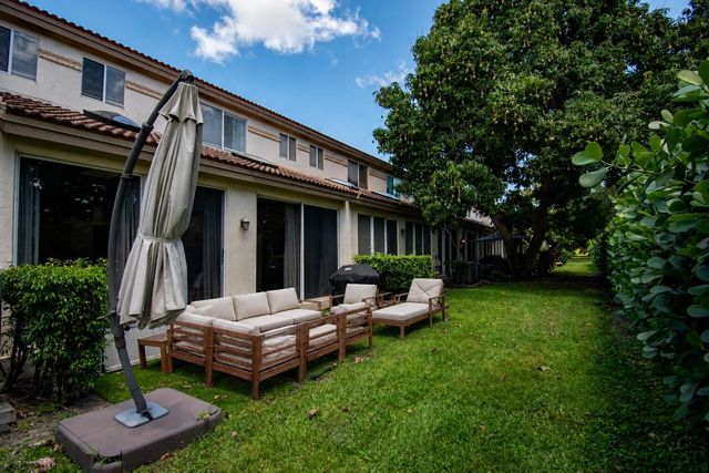 6744 Via Regina, Boca Raton, FL 33433