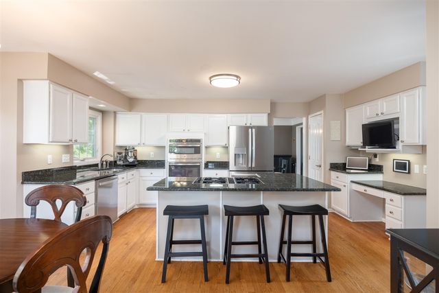 4923 Lexington Court, Rochester, MI 48306