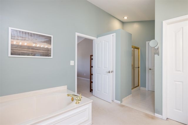 4923 Lexington Court, Rochester, MI 48306