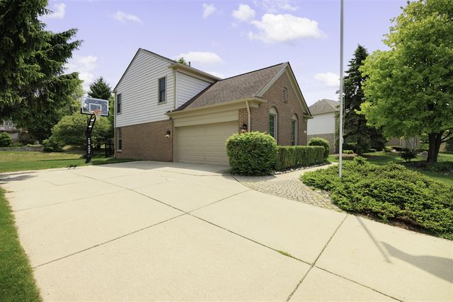 4923 Lexington Court, Rochester, MI 48306