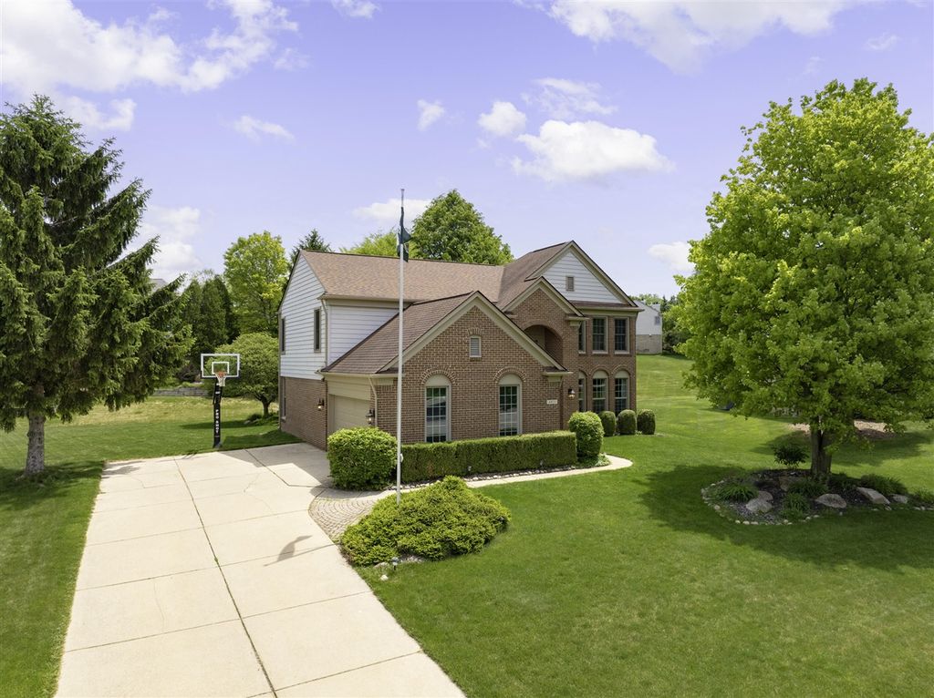4923 Lexington Court, Rochester, MI 48306