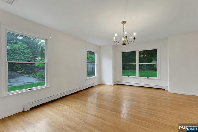 2 Rogers Court, Midland Park, NJ 07432