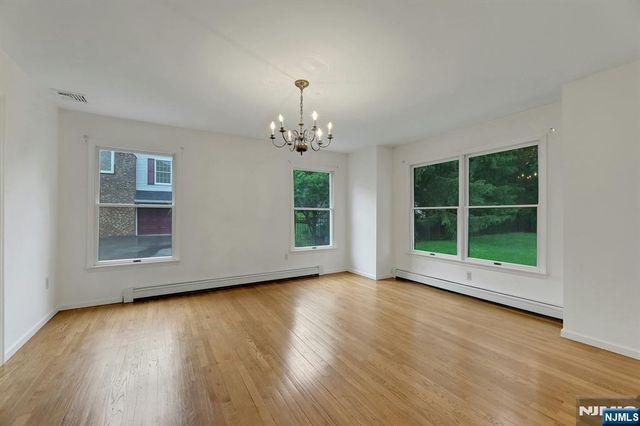 2 Rogers Court, Midland Park, NJ 07432