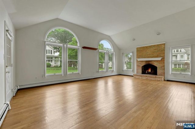 2 Rogers Court, Midland Park, NJ 07432