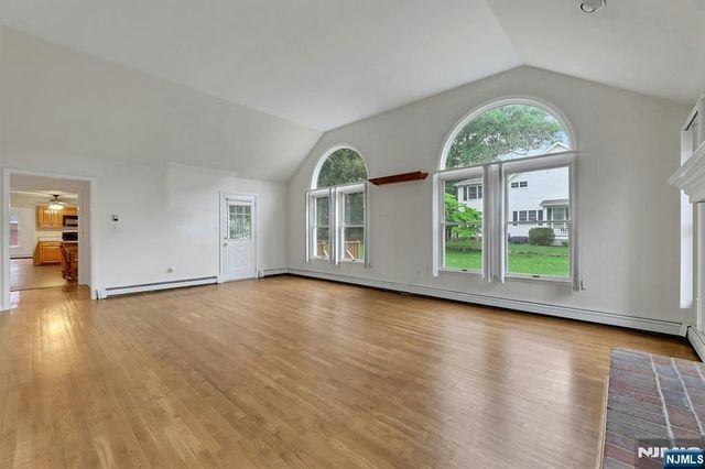 2 Rogers Court, Midland Park, NJ 07432