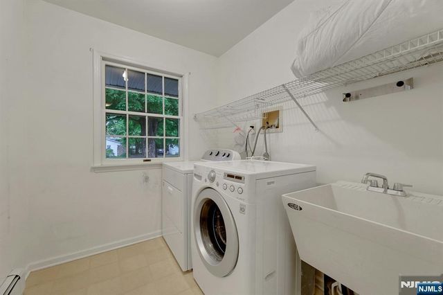 2 Rogers Court, Midland Park, NJ 07432