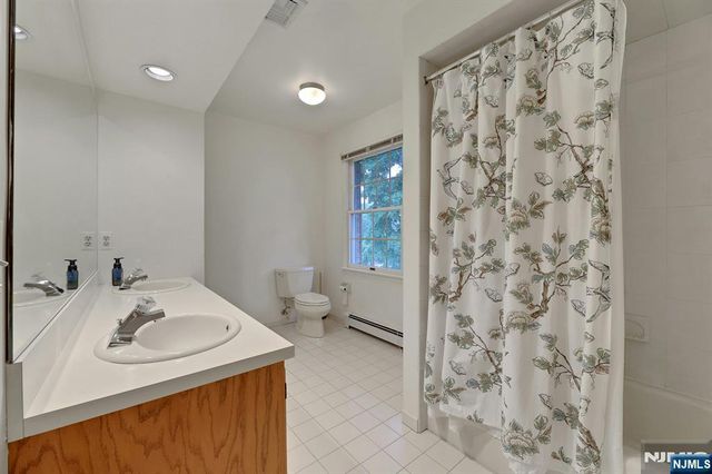 2 Rogers Court, Midland Park, NJ 07432