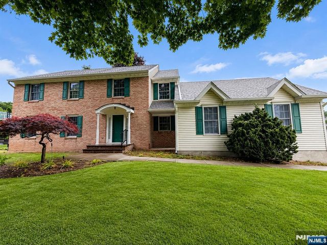 2 Rogers Court, Midland Park, NJ 07432