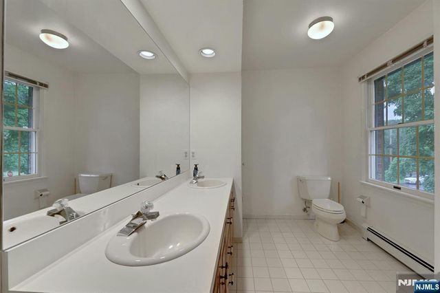 2 Rogers Court, Midland Park, NJ 07432