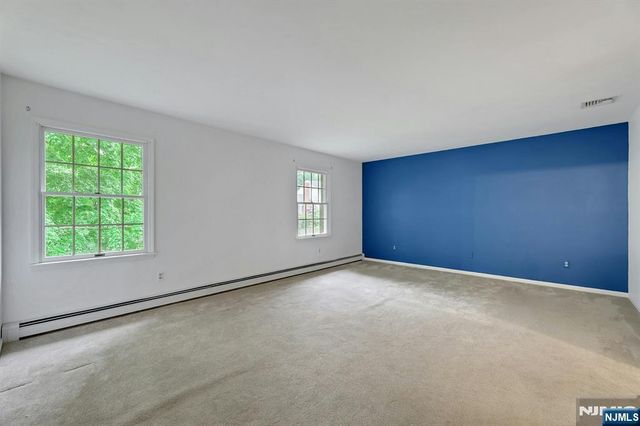 2 Rogers Court, Midland Park, NJ 07432